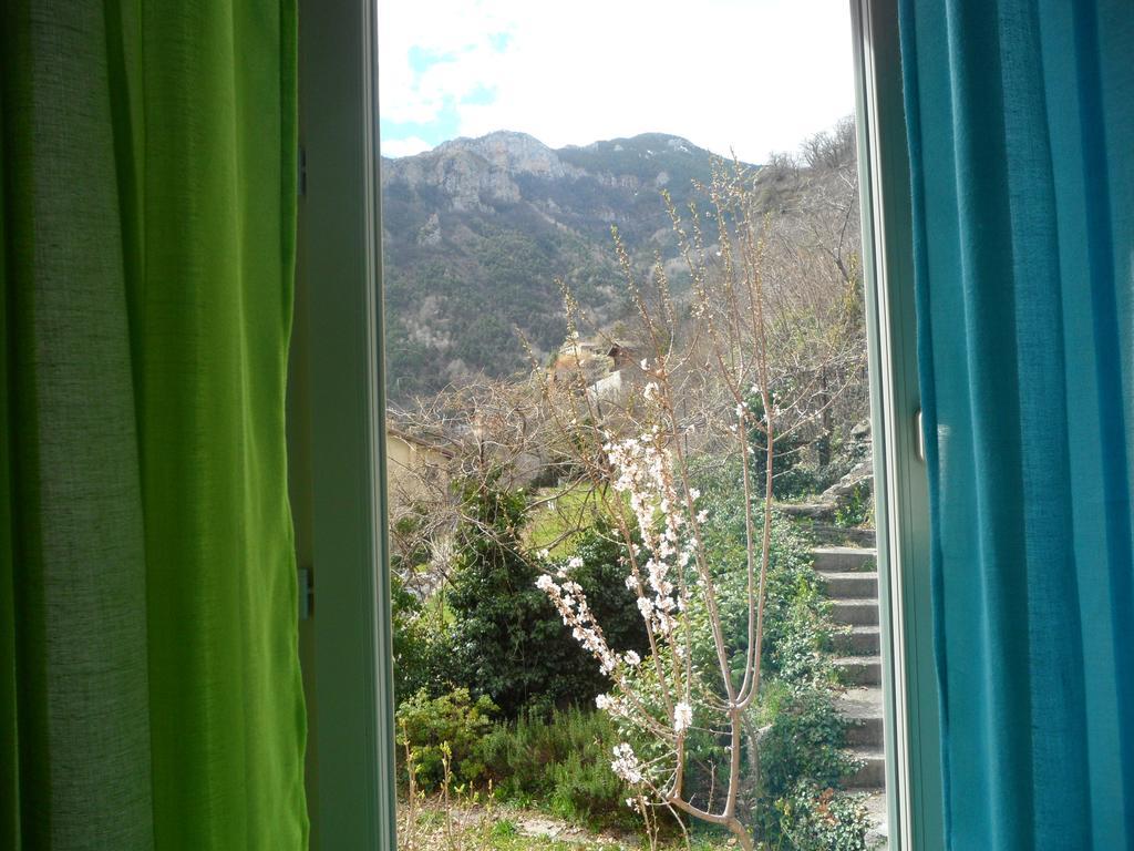 Chambres D'Hotes Casa Sylvana Saint-Dalmas-de-Tende Cameră foto
